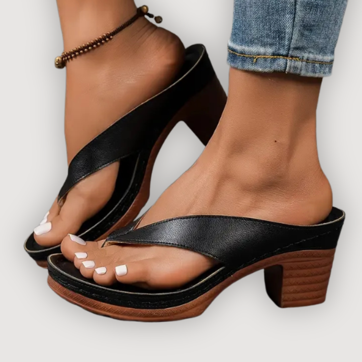 KAIA – CHIC HEELED SANDALS